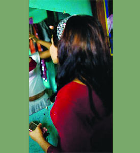 ঢাকার প্রতিটি রাত যেন চাঁদকন্যাদের জমজমাট বাজার