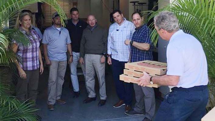 বেতন না পাওয়া কর্মকর্তা কর্মচারীদের জন্য বুশের ভালবাসার আত্নপ্রকাশ