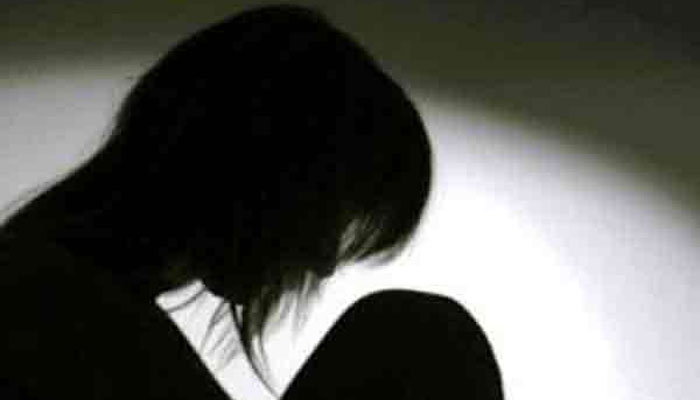 কিশোরীকে গণধর্ষন করল প্রেমীকা ও তার দলবল