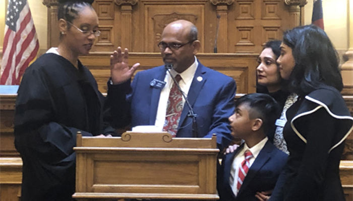 বাংলাদেশী চন্দন আমেরীকার সিনেটর হিসেবে সফথ করে ইতিহাস গড়লেন