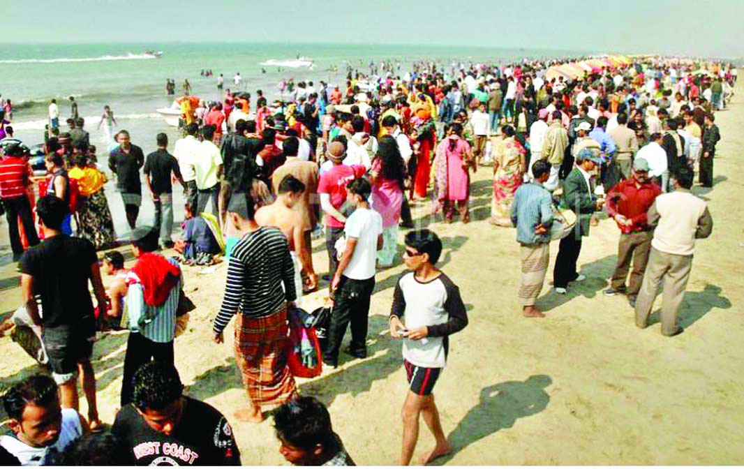 ১৯ সালকে স্বাগত জানাতে কক্সবাজার সৈকতে পর্যটকদের ভিড়