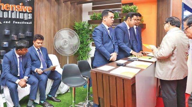 ঢাকার আবাসন মেলার প্রচুর ভিড়, পচন্দমত ফ্লাট খঁজচেন ক্রেতারা