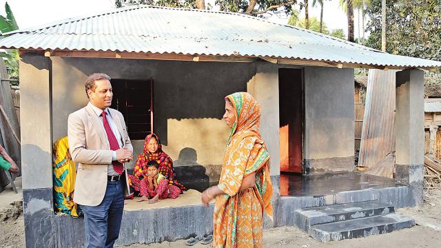 শরীফাকে আধাকা ঘরই করে দিলেন ইউএনও