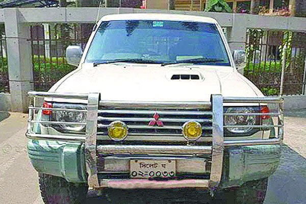 দুর্ণিতির অভিযোগে সিবিএ নেতার গাড়ী আটক