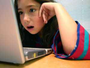 শিশুরা সবছেয়ে বেশী ঝুকিতে ইন্টারনেট ব্যবহারে