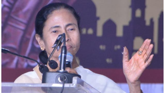 গান আর বইয়ের টাকায় মমতার সংসার