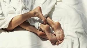 প্রেমের সাড়া না পেয়ে কিশোরীকে তার বাড়ীতেই জোর করে ধর্ষন করেছে এক বখাটে