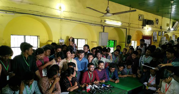 বিভিন্ন ছাত্র সংগঠন সমর্থিত প্যানেল এবং স্বতন্ত্র প্রার্থীরা ভোট বর্জন করেছে, কাল থেকে ছাত্র ধর্মঘটের ডাক