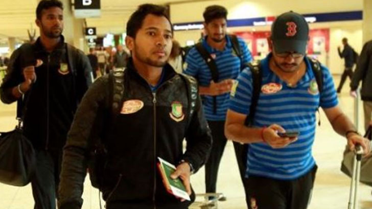 সব ক্রিকেটাররা নিরাপদেই ফিরে আসলেন দেশে তবে কাঁদালেন দেশবাসীকে