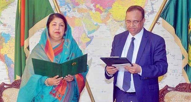 অবশেষে গণফোরাম নেতা মোকাব্বির খান সংসদ সদস্য হিসেবে শপথ নিলেন