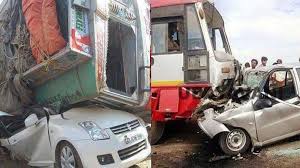 শুক্রবার সকালে নাটোরের গুরুদাসপুরে ট্রাক-পিকআপে নিহত ৩ আহত অন্তত ১১ জন