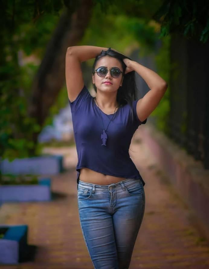 ভাবী আপুদের সতর্ক করার জন্য  যারা একটু মজা পেতে আগ্রহী