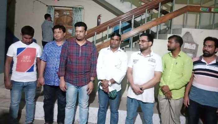ঘুষের ৮ লাখ ৩০ হাজার টাকা সহ কাষ্টম কর্মকর্তার বাসা থেকে ৭ জন আটক