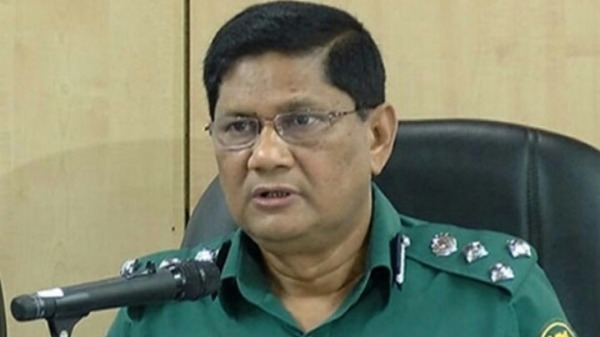 গাড়ী চালানোর নতুন নির্দেশনা মোবাইলে কথা বললে গাড়ী সহ চালক আটকের নির্দেশ