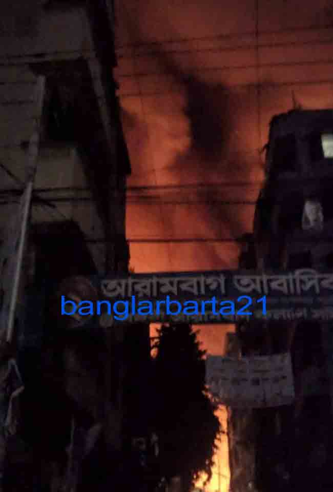 রাজধানীর মিরপুর ৭ এ বস্তিতে আগুন