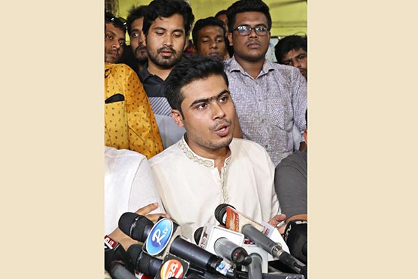 লেখক ভট্টাচার্য ছাত্রলীগকে এক ব্যানারে দাড় করাতে বদ্ধ পরিকর