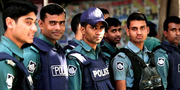 দেশের আইনশৃঙ্খলা বাহিনী তথা পুলিশকে লক্ষ্য করে গত কয়েকমাসে বোমা হামলা কেন?