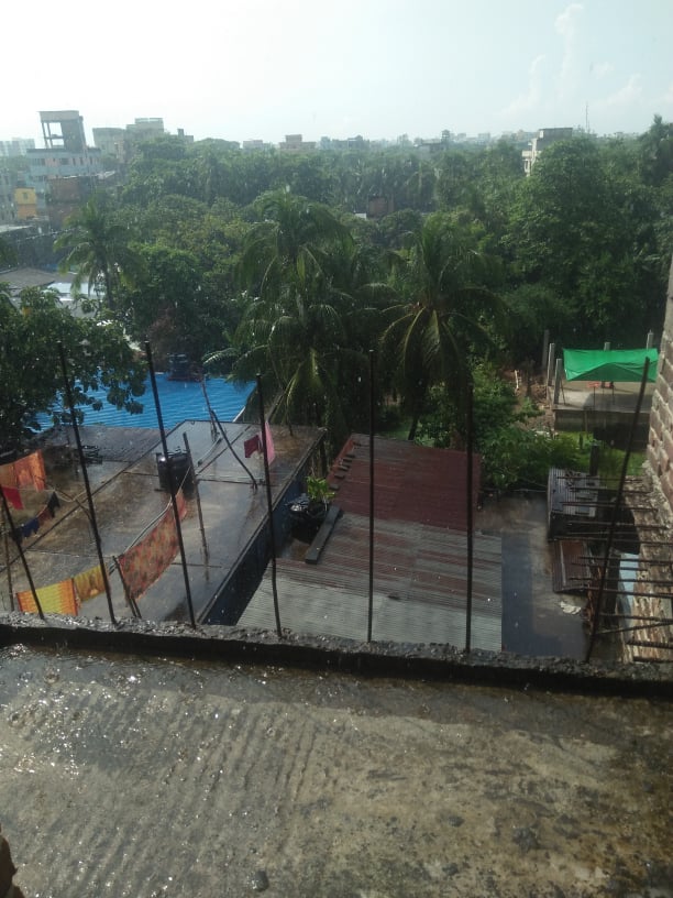 চট্টগ্রামে হঠাৎ এক ফসলা বৃষ্টি
