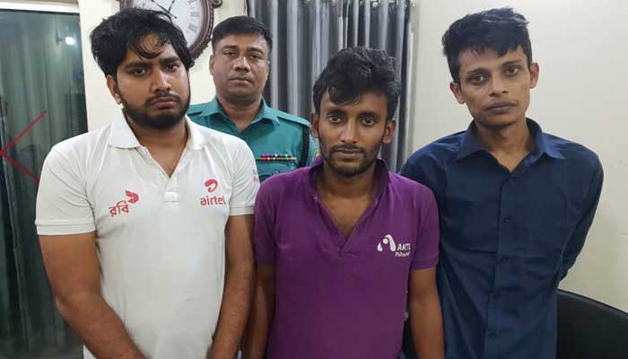 চট্টগ্রাম খুলশী থানা এরিয়া থেকে প্রতারক চক্রের তিন সদস্য আটক
