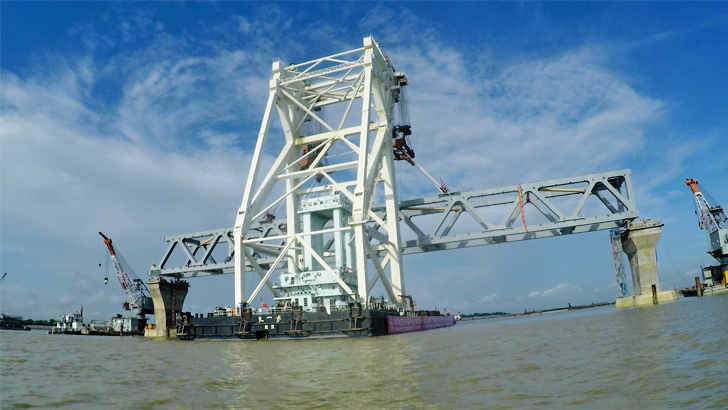 পদ্মা সেতুর ব্যয় হচ্ছে প্রায় ৩০ হাজার কোটি ছাড়িয়ে নির্মান সময় আরো ছয়মাস পেছালো