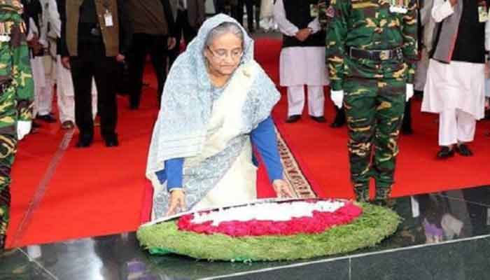 বঙ্গবন্ধুর স্বদেশ প্রত্যাবর্তন দিবসে  এই মহান নেতার প্রতিকৃতিতে প্রধানমন্ত্রীর শ্রদ্ধা