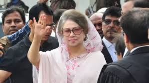 ছয় মাসের কারামুক্তি পেয়ে গুলশানের নিজ বাসায় খালেদা জিয়া