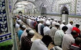 করোনা আক্রান্ত এড়াতে আর মসজিদে জামাত নয় ঘরেই নামাজ পড়ার নির্দেষ সরকারের