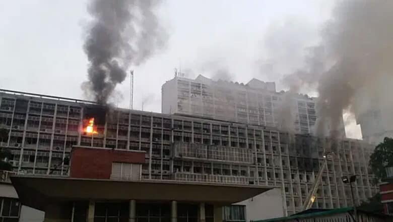 সচিবালয়ের ৭ নং ভবনে আগুন নিয়ন্ত্রনে কাজ করছে ১৯টি ইউনিট