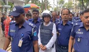 নারায়ণগঞ্জ আদালতের প্রবেশমুখে আইনজীবীদের মারধরের শিকার হয়েছেন সাবেক আইনমন্ত্রী আনিসুল হক