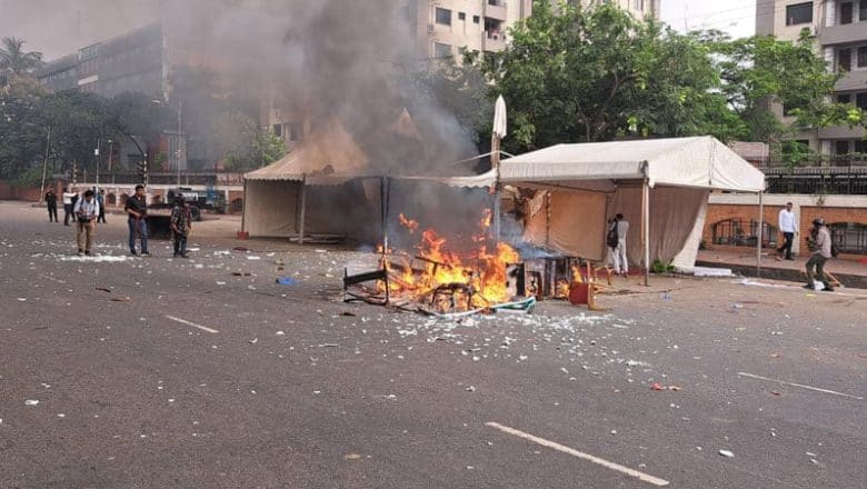 পুলিশের সাথে জুলাই যোদ্ধাদের ধাওয়া পালটা ধাওয়া টিয়ারসেল নিক্ষেপ
