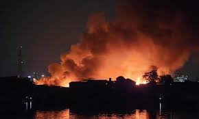 রাজধানীর মহাখালীর কড়াইল বস্তিতে আগুন পুড়ে চাই প্রায় ১.৫ হাজার ঘর