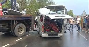 রামপালে বাস ও মাইক্রোবাসের মুখোমুখি সংঘর্ষে নিহত ১৪